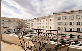 les LOFTS de SAINT CLAIR Un balcon à TOULON CENTRE VILLE, marché provençal, 4CH avec bureau et connexions WIFI haut débit, CLIM, 5 smart TV, 2 salles d'eau, 2WC, 8 PAX max, tout à pied